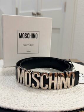 NWT Authentic Moschino Ladies Black Leather Silver Logo Belt Size 40 | US 10 NWT